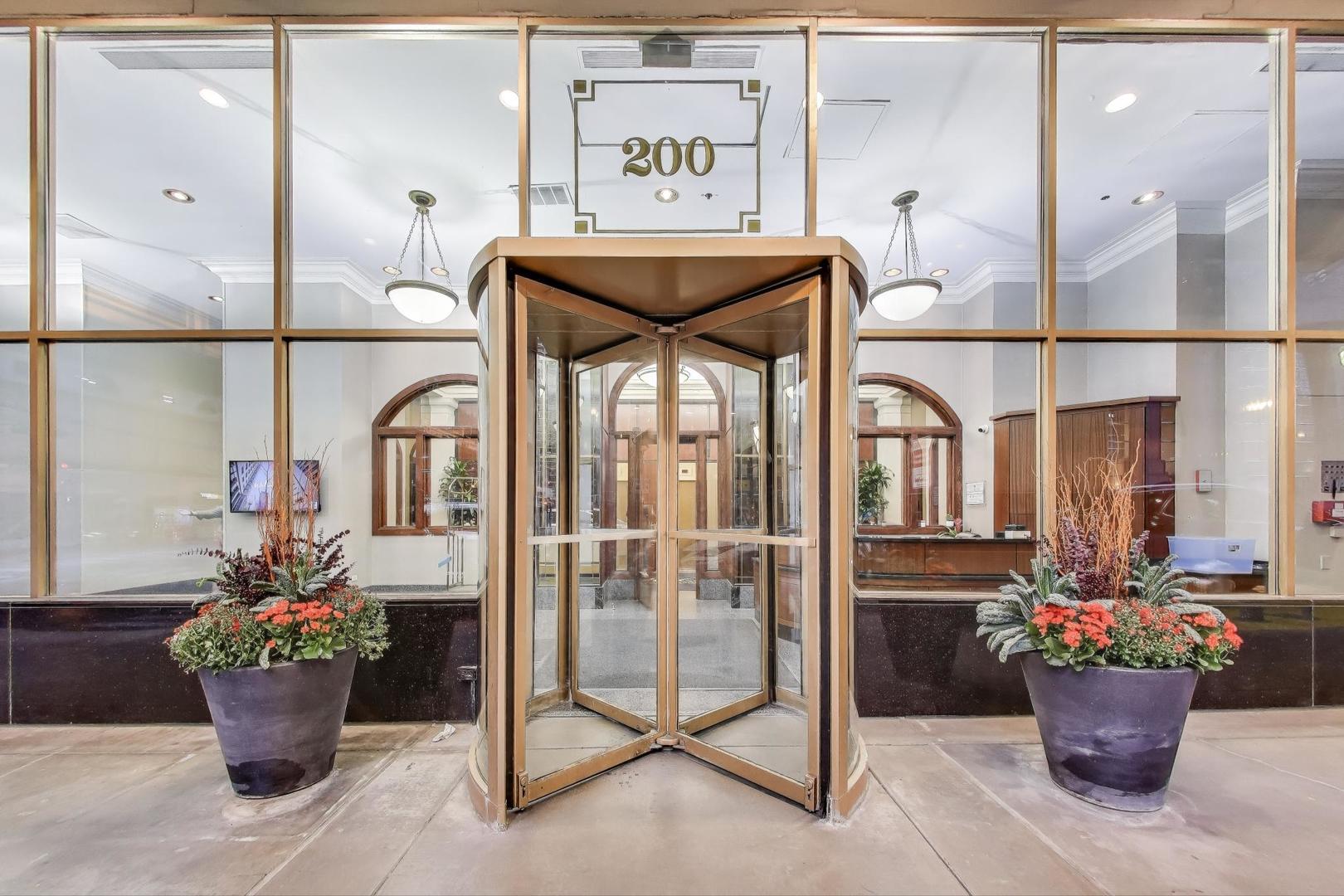 200 N Dearborn Street 3905