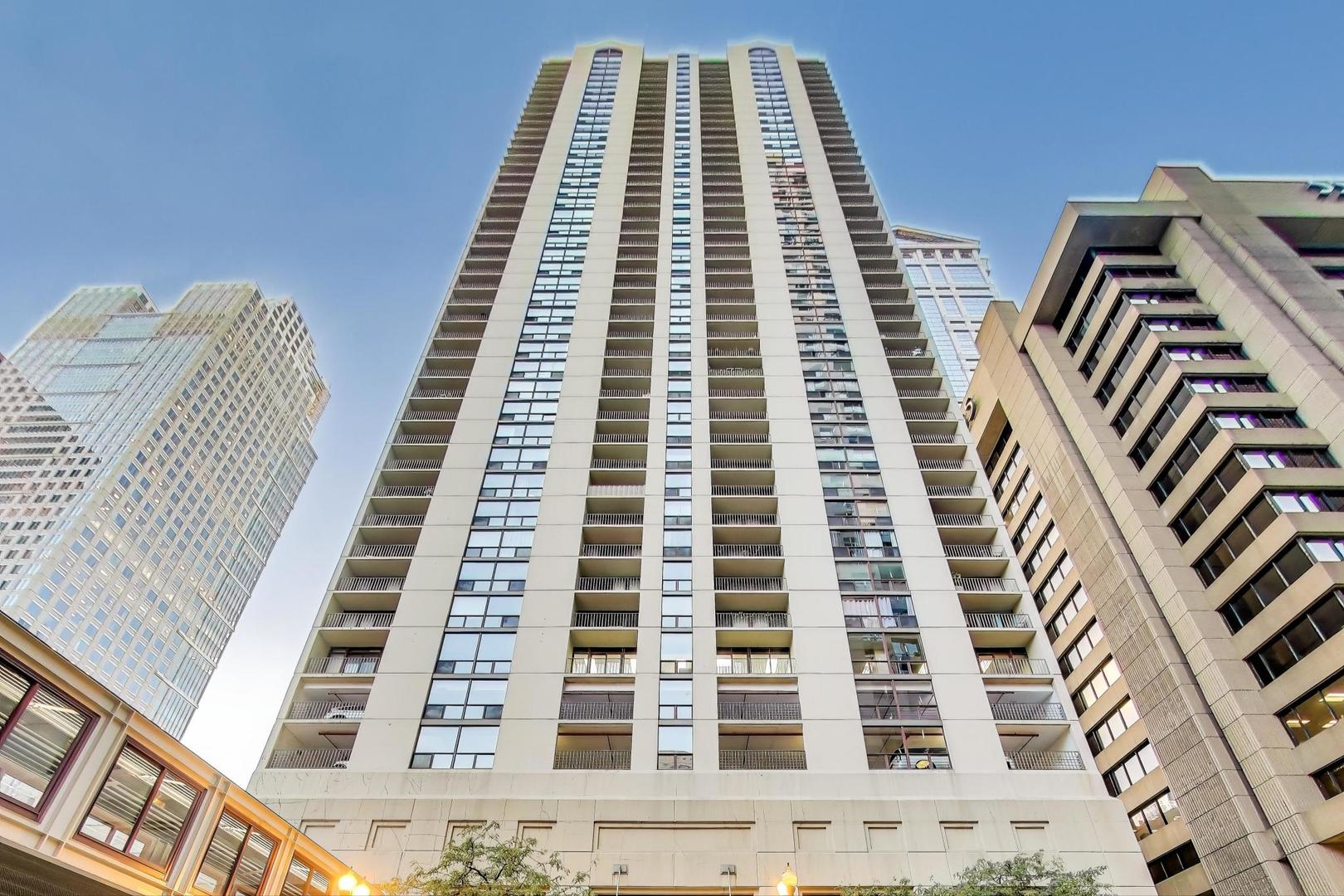 Chicago, Illinois 60601, United States, 1 Bedroom Bedrooms, ,1 BathroomBathrooms,Residential,Active,231012