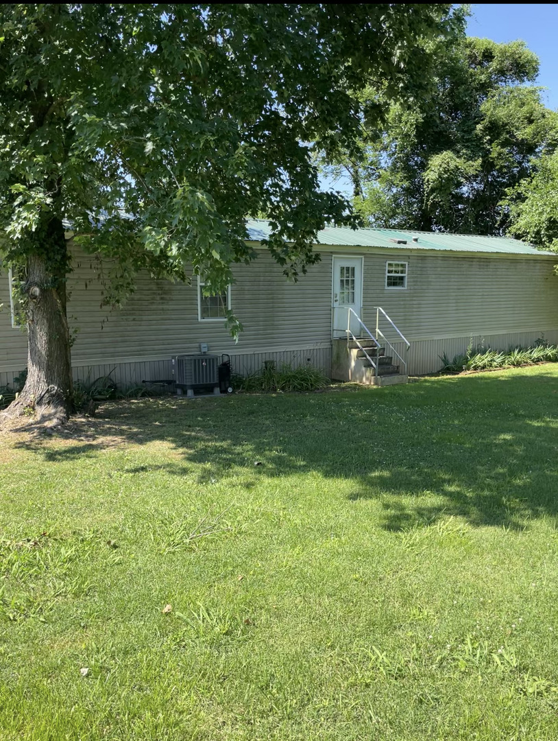 12 Fairgrounds Road
