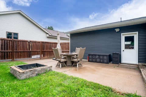 Tiny photo for 2702 W 46th Street, Davenport, IA 52806 (MLS # 12730154)