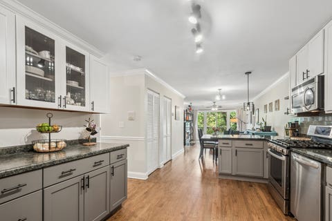 Tiny photo for 1514 W Pratt Boulevard #3B, Chicago, IL 60626 (MLS # 12685761)