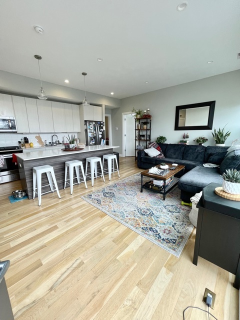 3334 N Southport Avenue 403