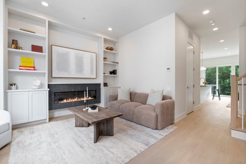 Tiny photo for 2333 N Cambridge Avenue #E, Chicago, IL 60614 (MLS # 12771590)
