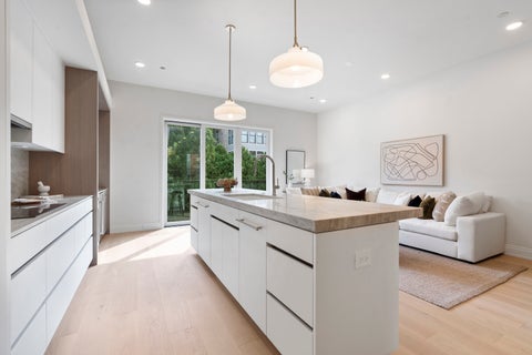 Tiny photo for 2333 N Cambridge Avenue #E, Chicago, IL 60614 (MLS # 12771590)