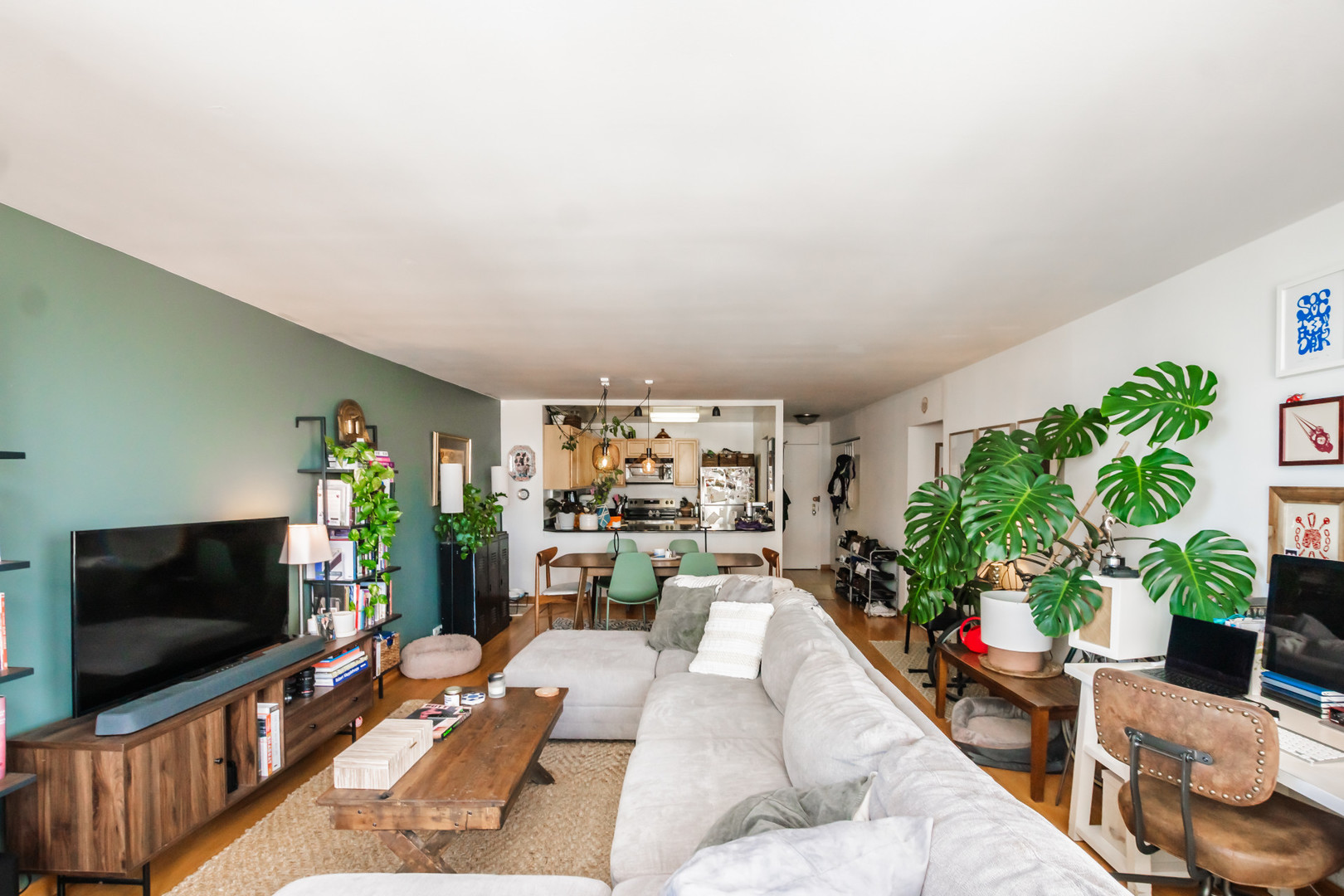 525 W Hawthorne Place 2706
