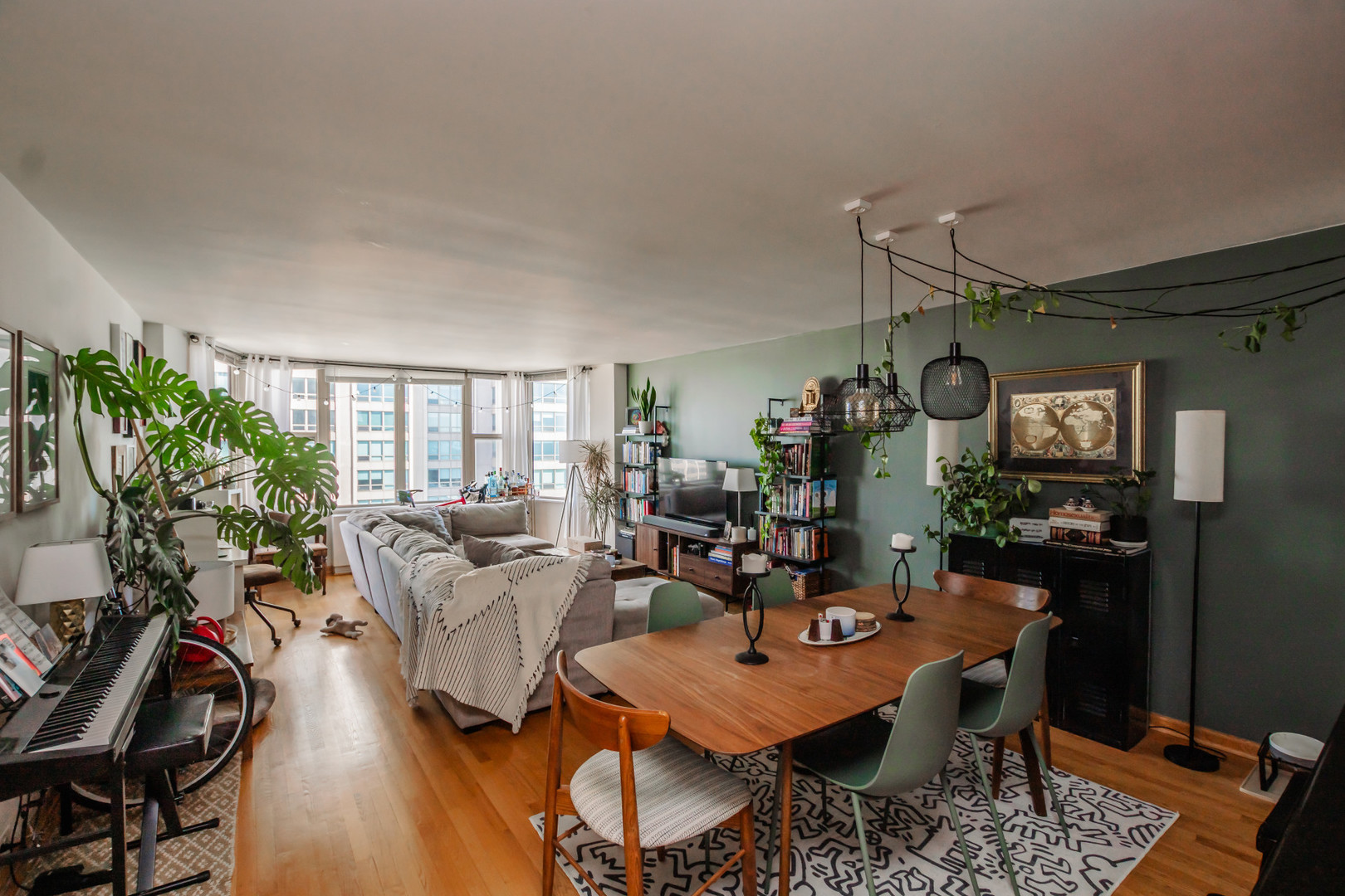 525 W Hawthorne Place 2706