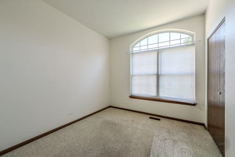 Tiny photo for 204 Magnolia Drive, North Aurora, IL 60542 (MLS # 12691334)