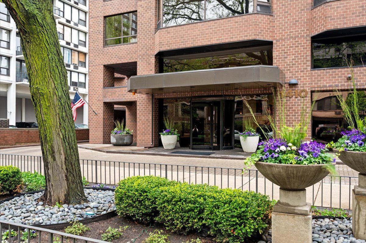 1410 N State Parkway 23B