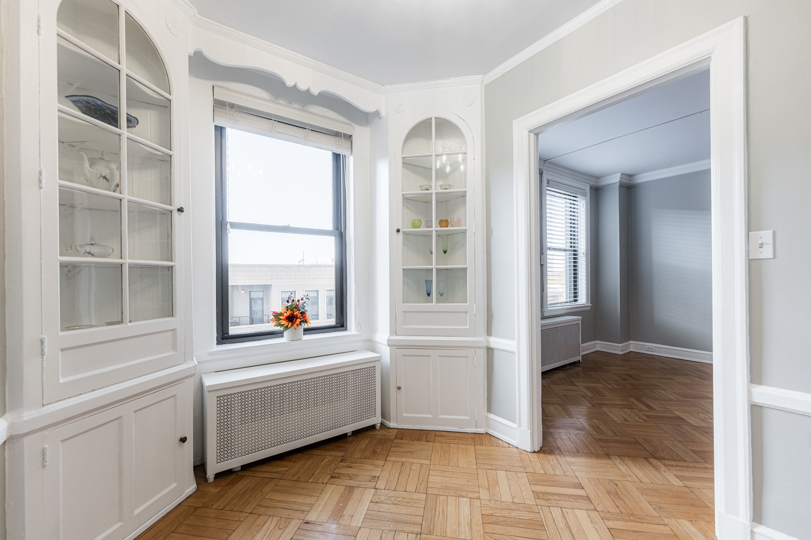 2000 N Lincoln Park West Parkway 607