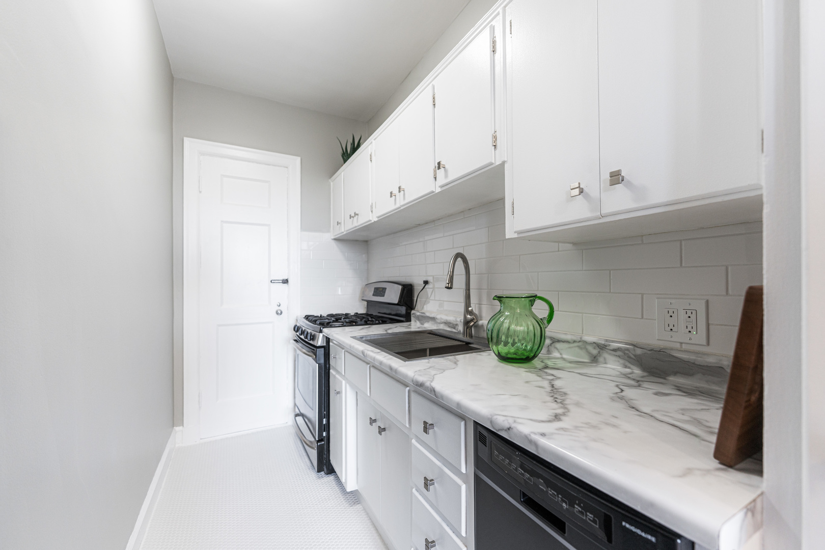 2000 N Lincoln Park West Parkway 607