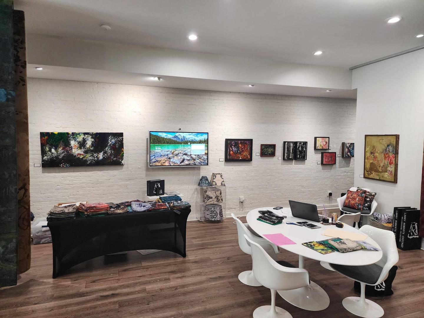 Chicago, Illinois 60618, United States, ,Residential,Active,193837