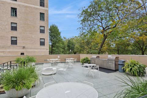 Tiny photo for 2400 N Lakeview Avenue #1106, Chicago, IL 60614 (MLS # 12493060)