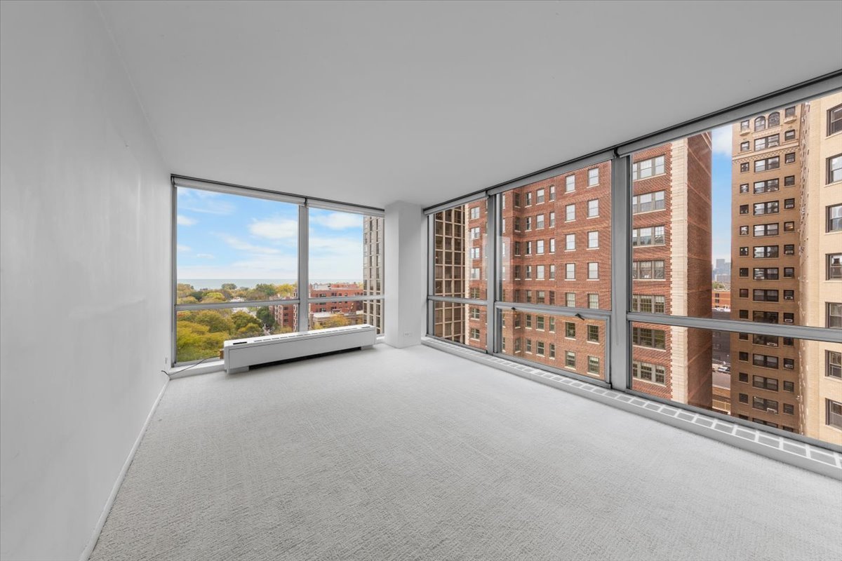 2400 N Lakeview Avenue 1106