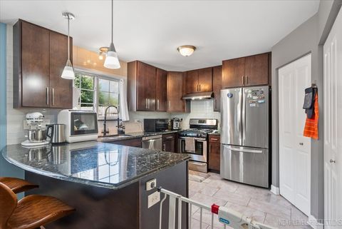 Tiny photo for 126 Pinehurst Drive, Mundelein, IL 60060 (MLS # 12470835)