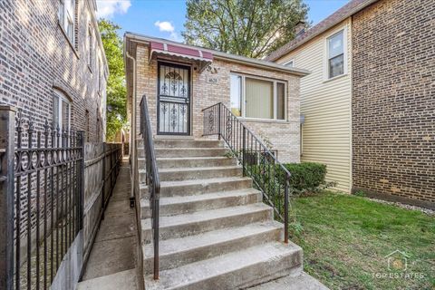 Tiny photo for 4629 S LAFLIN Street, Chicago, IL 60609 (MLS # 12505329)