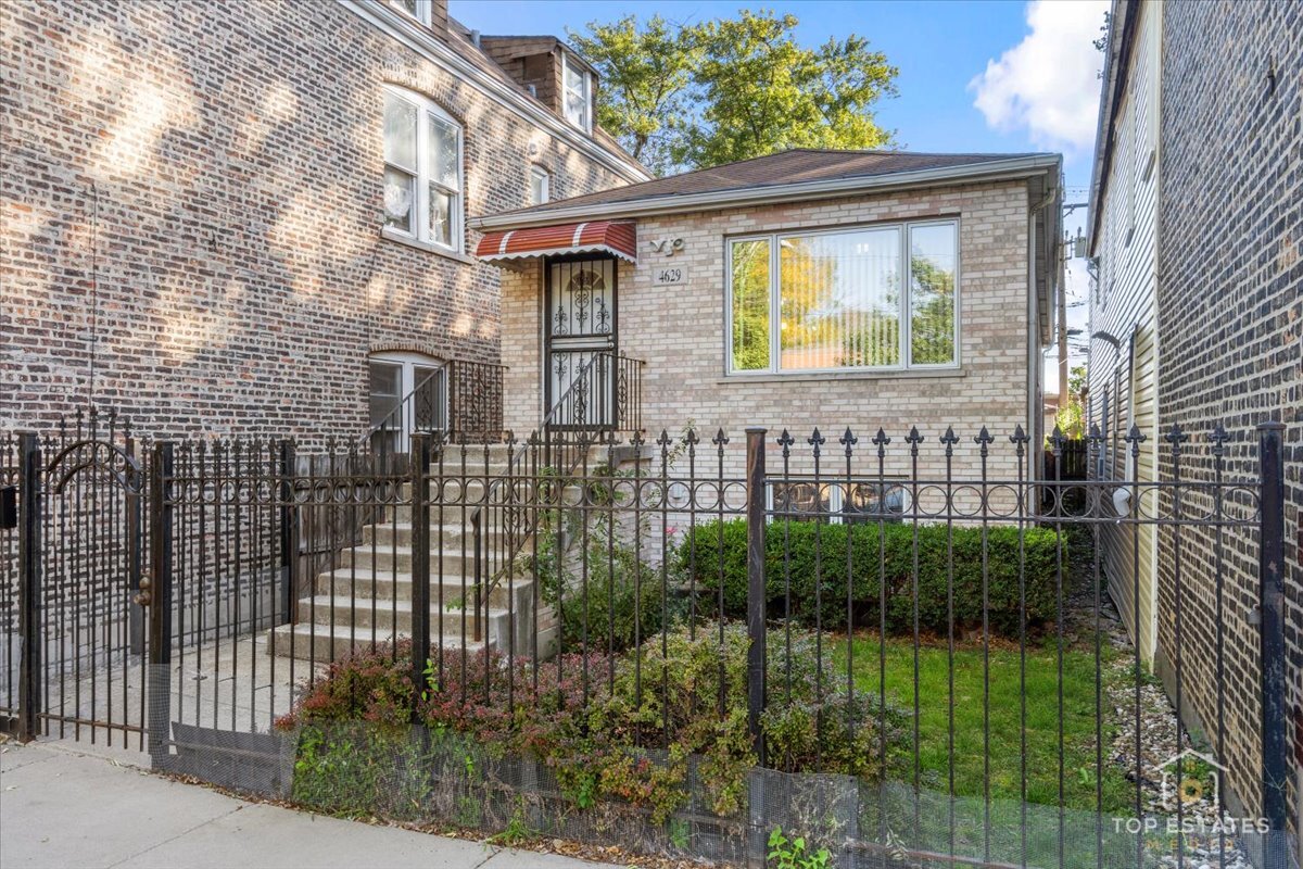 4629 S LAFLIN Street