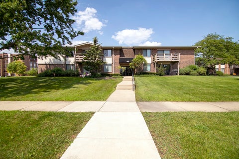 Tiny photo for 462 Raintree Drive #2A, Glen Ellyn, IL 60137 (MLS # 12784358)