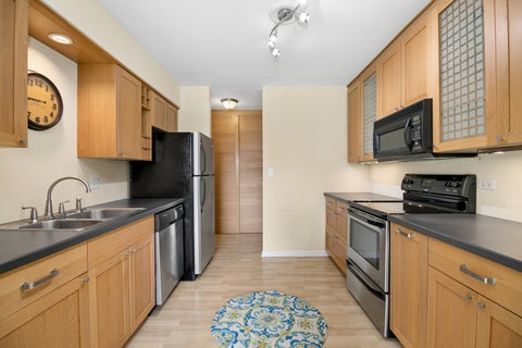 Tiny photo for 462 Raintree Drive #2A, Glen Ellyn, IL 60137 (MLS # 12784358)