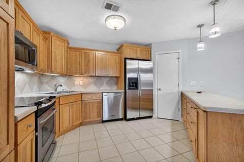 Tiny photo for 4195 Fairview Drive #4, Bettendorf, IA 52722 (MLS # 12577892)