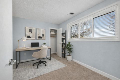 Tiny photo for 4195 Fairview Drive #4, Bettendorf, IA 52722 (MLS # 12577892)