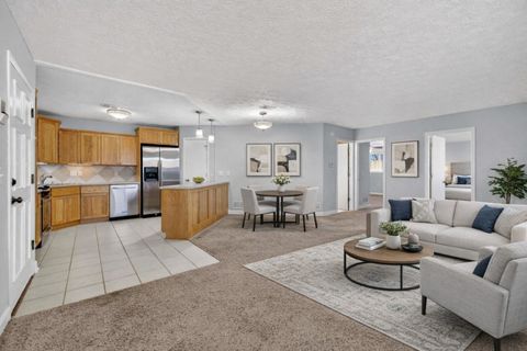 Tiny photo for 4195 Fairview Drive #4, Bettendorf, IA 52722 (MLS # 12577892)