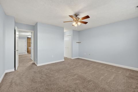 Tiny photo for 4195 Fairview Drive #4, Bettendorf, IA 52722 (MLS # 12577892)