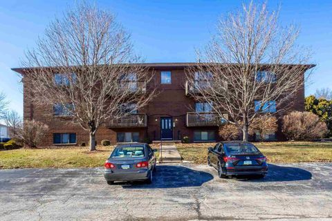 Tiny photo for 4195 Fairview Drive #4, Bettendorf, IA 52722 (MLS # 12577892)