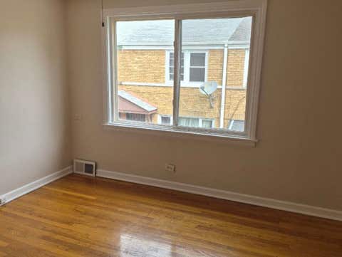 Tiny photo for 1031 Bellwood Avenue #C, Bellwood, IL 60104 (MLS # 12719506)