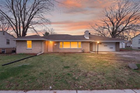 Photo of 3229 Blackstone Avenue, Rockford, IL 61101 (MLS # 12619737)