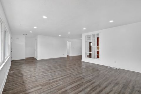 Tiny photo for 3229 Blackstone Avenue, Rockford, IL 61101 (MLS # 12619737)