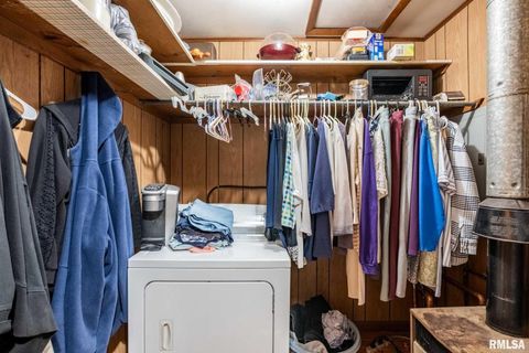 Tiny photo for 800 W 11TH Street, Johnston City, IL 62951 (MLS # QC4269881)