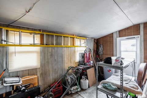 Tiny photo for 800 W 11TH Street, Johnston City, IL 62951 (MLS # QC4269881)