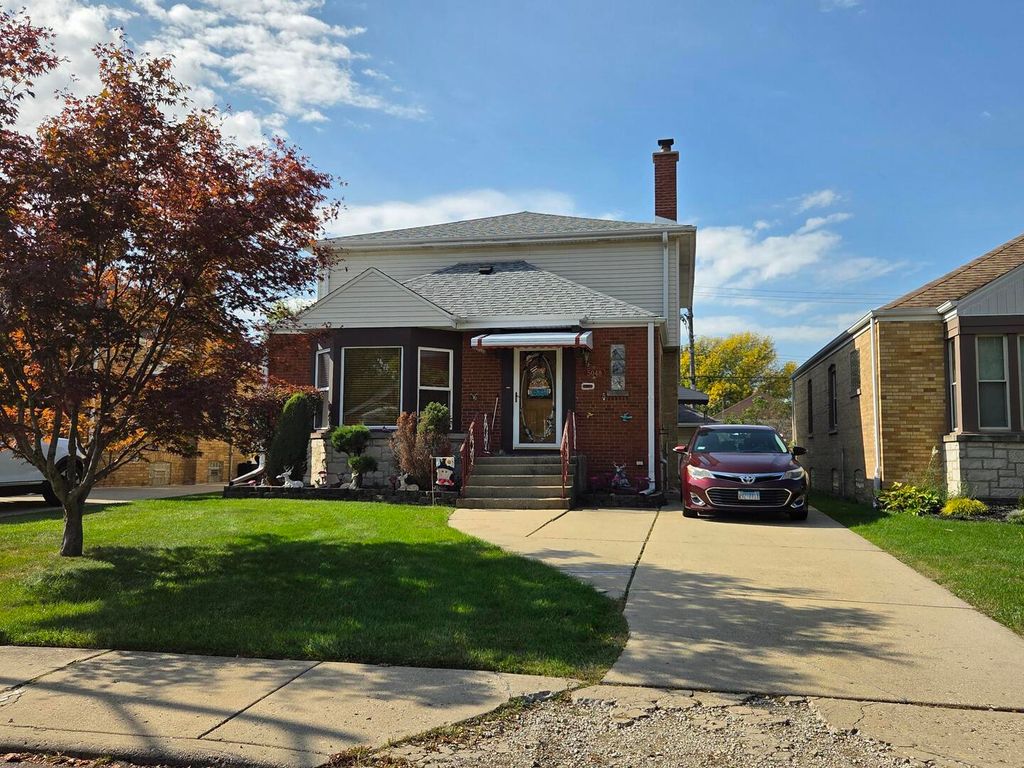 Photo for 5048 N Nottingham Avenue, Chicago, IL 60656 (MLS # 12502852)