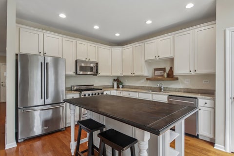 Tiny photo for 27 Harborside Way, Hawthorn Woods, IL 60047 (MLS # 12744228)