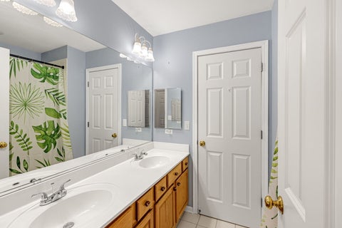 Tiny photo for 4 Sherwood Court, Lake In The Hills, IL 60156 (MLS # 12590712)