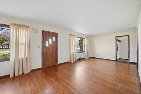 Tiny photo for 901 E Sunrise Road, Addison, IL 60101 (MLS # 12612828)