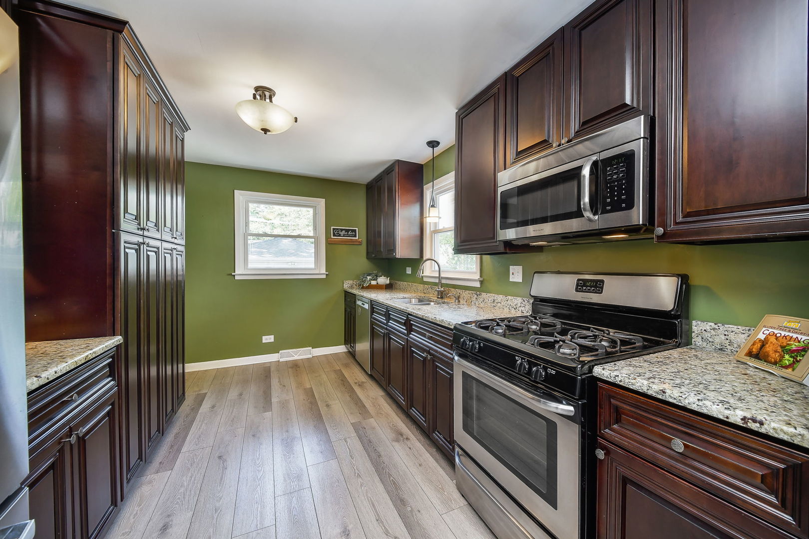 432 S Knollwood Drive, Wheaton, IL 60187 — MLS #12635044 — photo 6 of 17