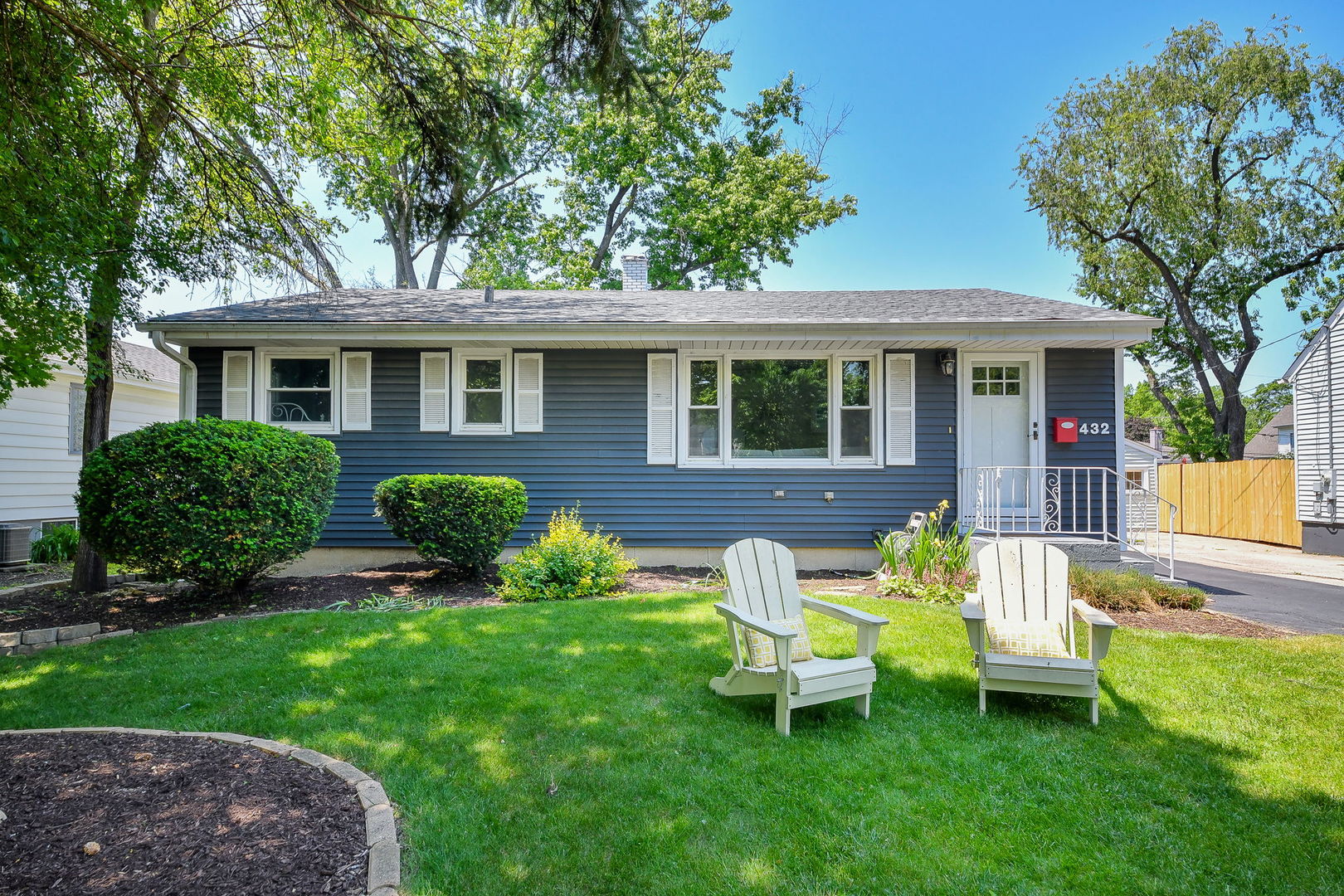 432 S Knollwood Drive, Wheaton, IL 60187 — MLS #12635044 — Main listing photo