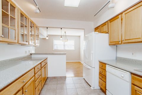 Tiny photo for 710 Oakton Street #304, Evanston, IL 60202 (MLS # 12579366)