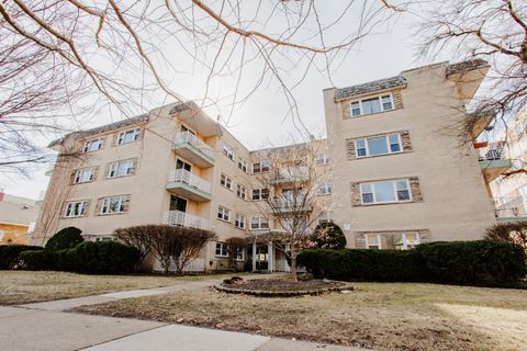 Photo of 710 Oakton Street #304, Evanston, IL 60202 (MLS # 12579366)