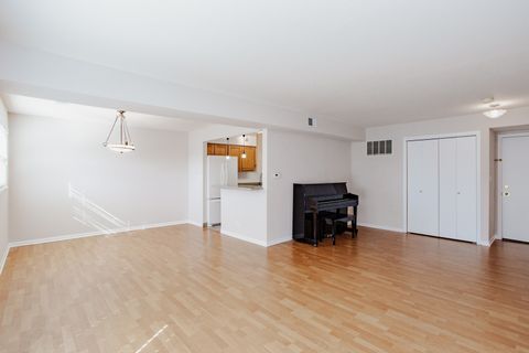 Tiny photo for 710 Oakton Street #304, Evanston, IL 60202 (MLS # 12579366)
