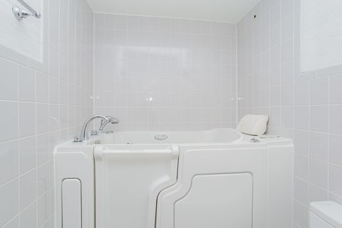 Tiny photo for 710 Oakton Street #304, Evanston, IL 60202 (MLS # 12579366)