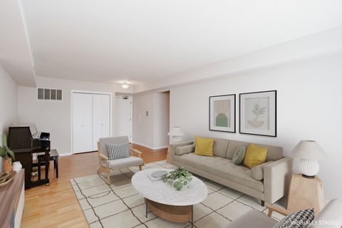 Tiny photo for 710 Oakton Street #304, Evanston, IL 60202 (MLS # 12579366)