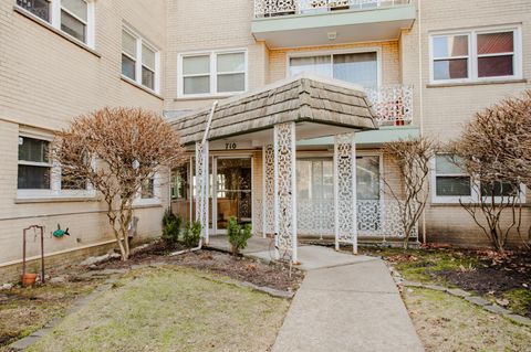 Tiny photo for 710 Oakton Street #304, Evanston, IL 60202 (MLS # 12579366)