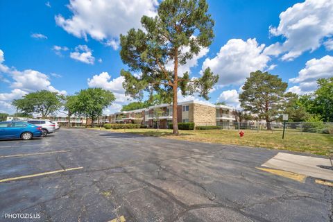 Tiny photo for 100 Deborah Lane #16A, Wheeling, IL 60090 (MLS # 12564932)