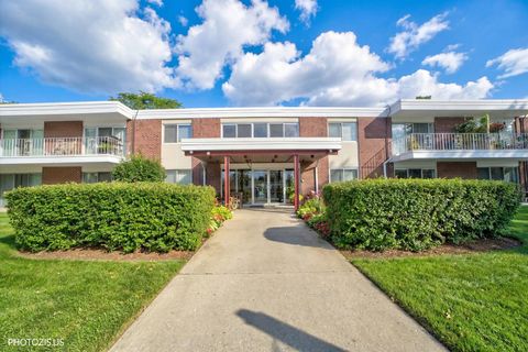 100 Deborah Lane 16A Wheeling IL 60090