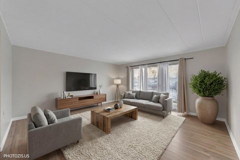 Tiny photo for 100 Deborah Lane #16A, Wheeling, IL 60090 (MLS # 12564932)