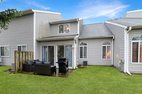 Tiny photo for 461 Canterbury Drive #461, Carol Stream, IL 60188 (MLS # 12585619)