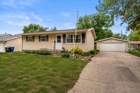 Photo of 5110 Warren Street, Davenport, IA 52806 (MLS # 12635061)
