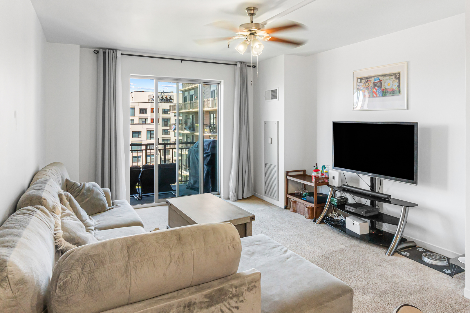 437 W Division Street 814